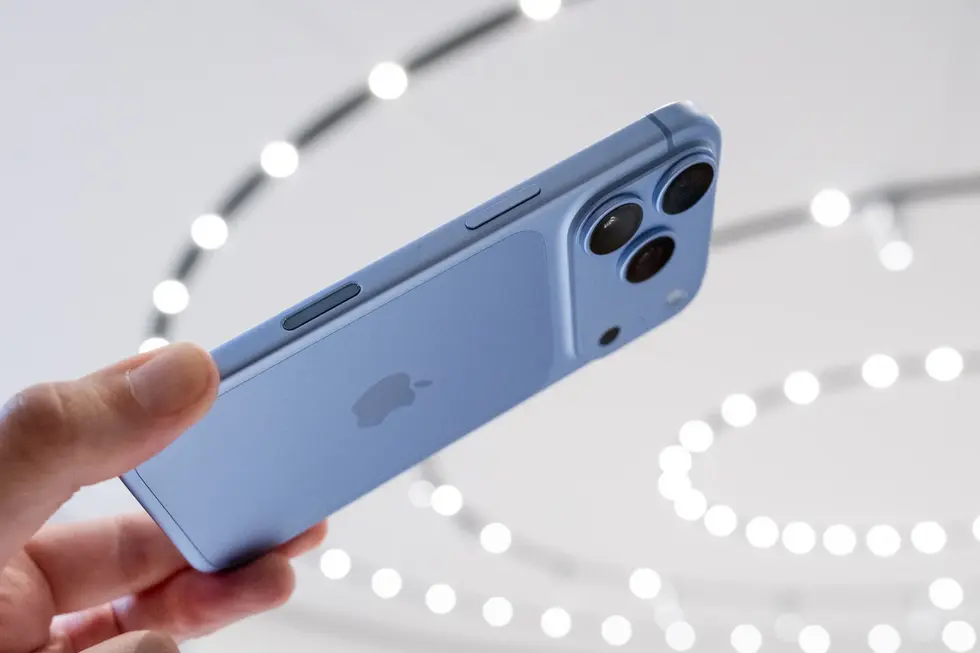 Первый взгляд на iPhone 18 Pro и 18 Pro Max: бордовый цвет, улучшенные камеры и еще больше мощности
