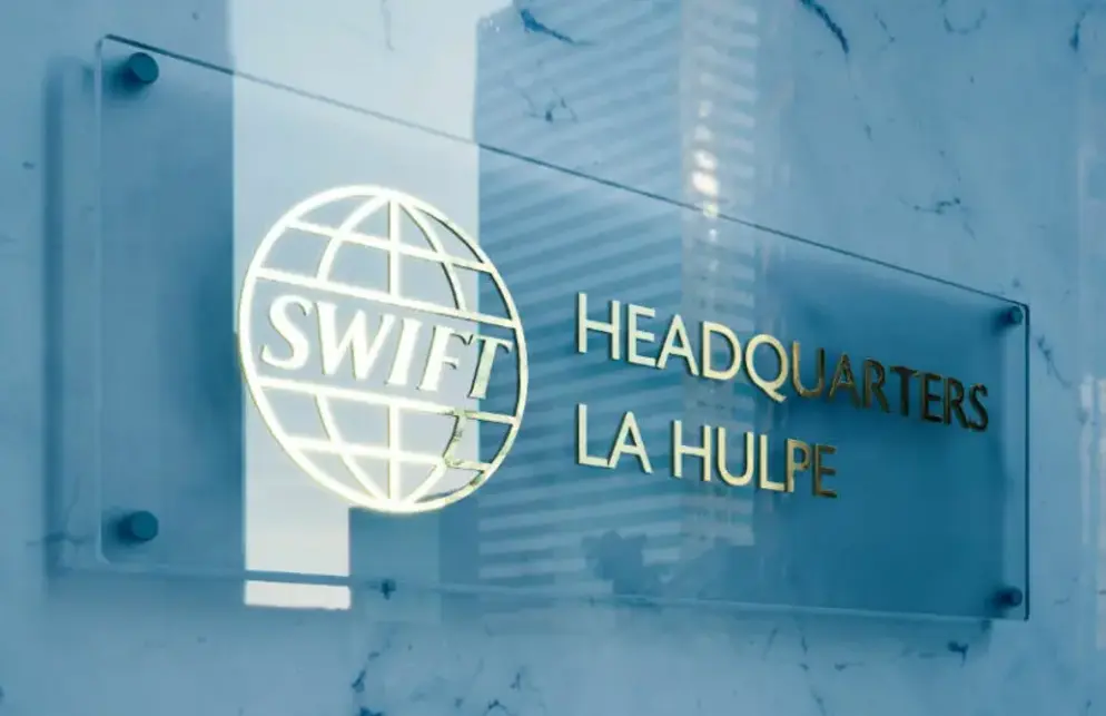 Бывший ИТ-директор SWIFT Том Шах двумя словами опроверг слухи о партнерстве с XRP