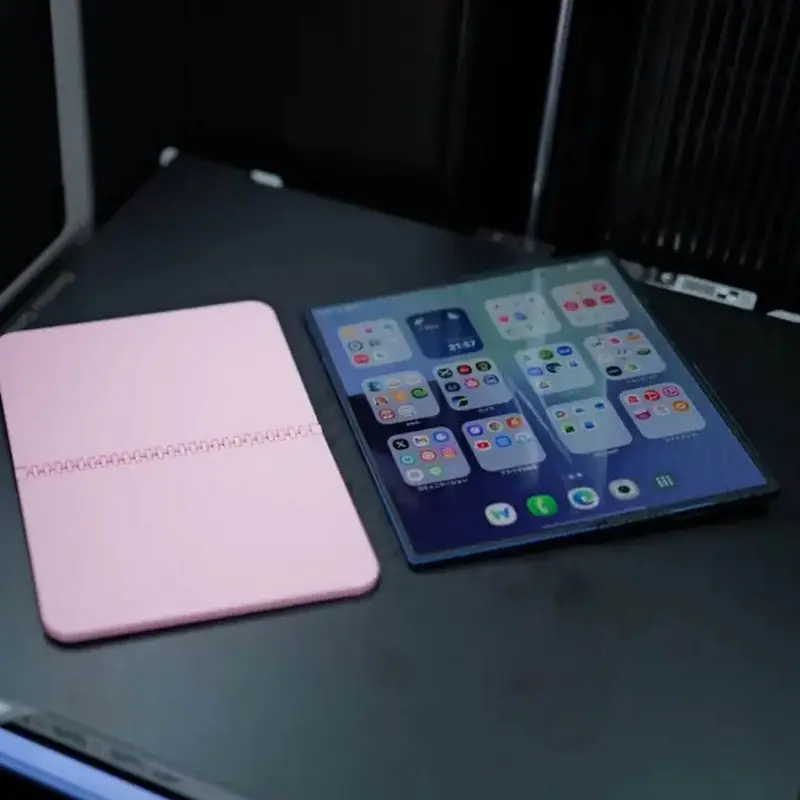 Вот как выглядит концепт iPhone Fold рядом с Galaxy Z Fold7, Galaxy Z TriFold и Huawei Pura X