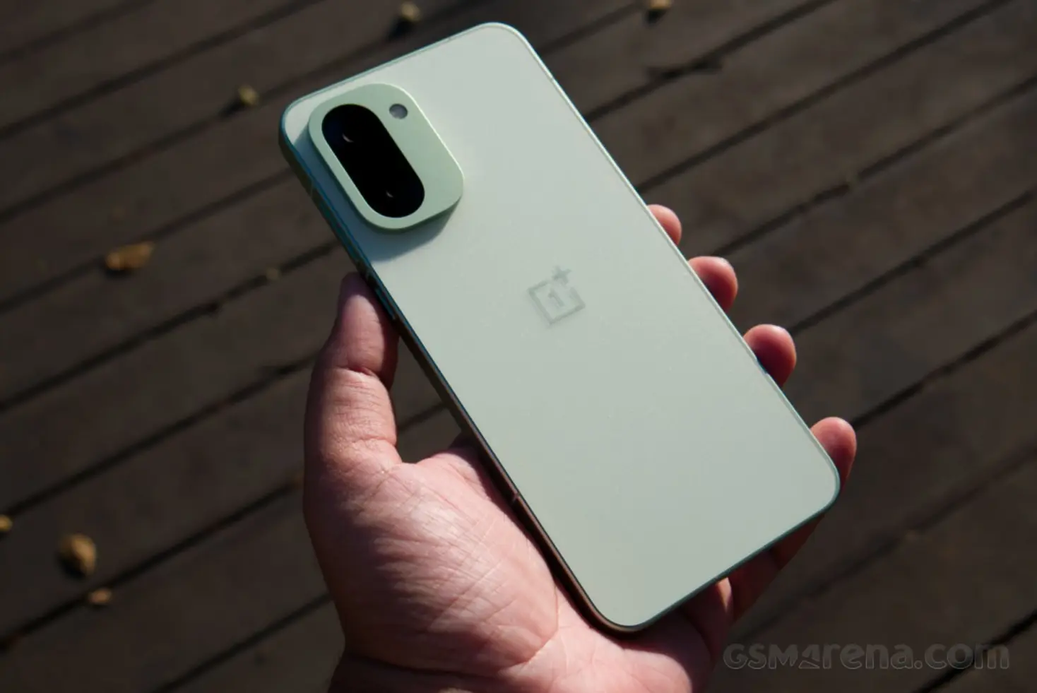 OnePlus 15R поступил на обзор