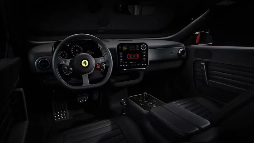 Ferrari представила электрокар за 640 000 долларов, разработанный совместно с Джони Айвом