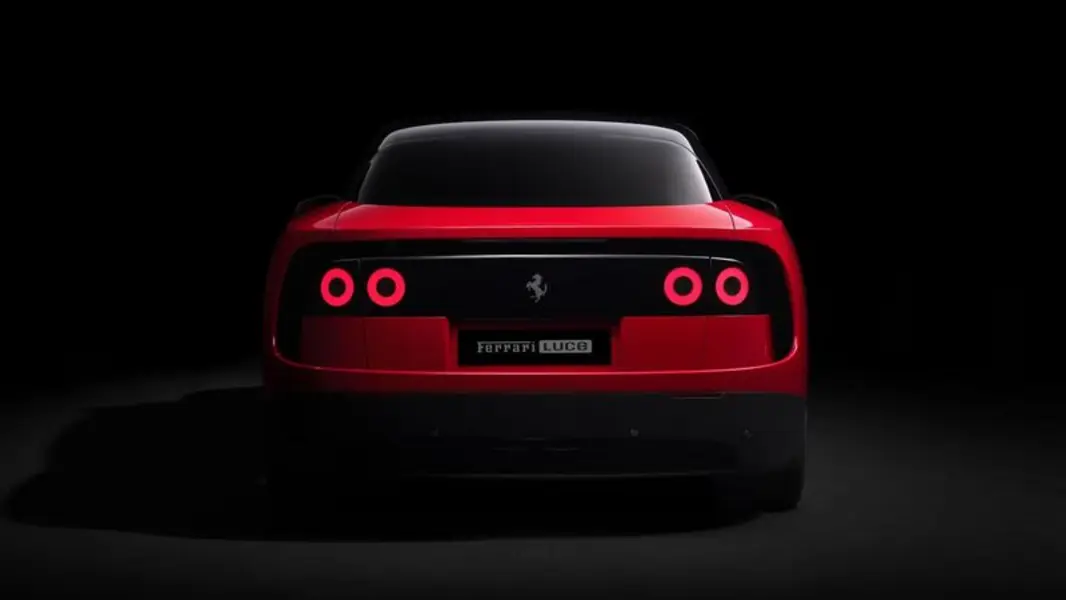 Ferrari представила электрокар за 640 000 долларов, разработанный совместно с Джони Айвом