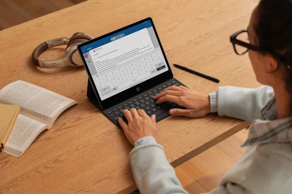 TCL представила новые телефоны, планшет и Wi-Fi 7 роутеры на выставке CES 2026.