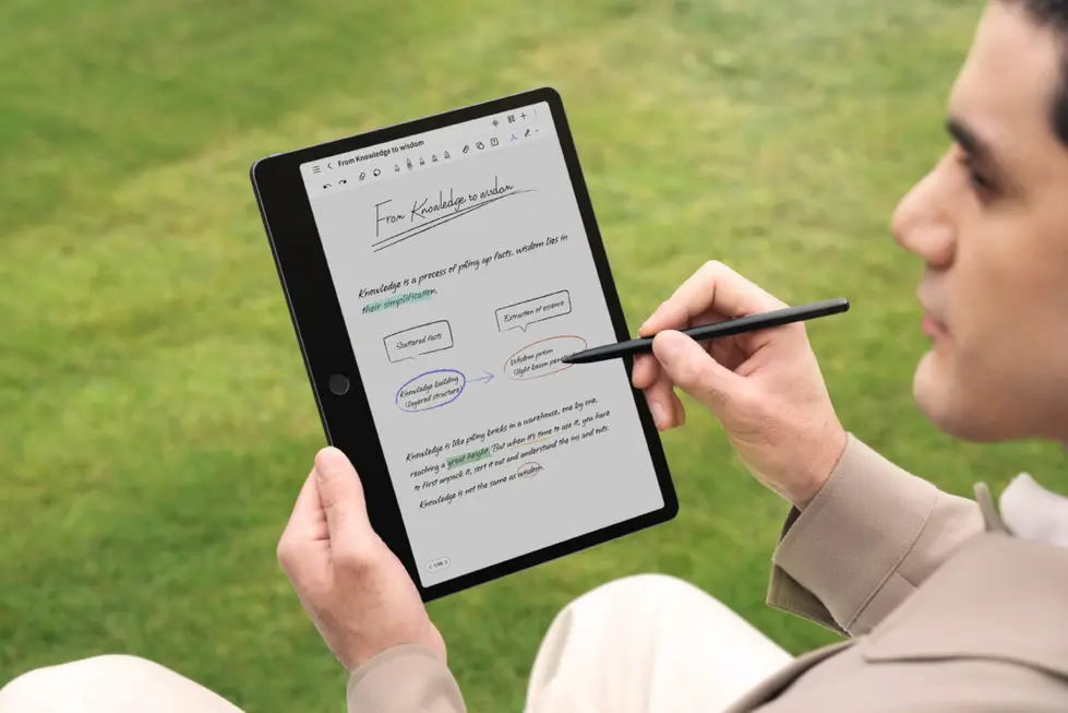 TCL представила новые телефоны, планшет и Wi-Fi 7 роутеры на выставке CES 2026.
