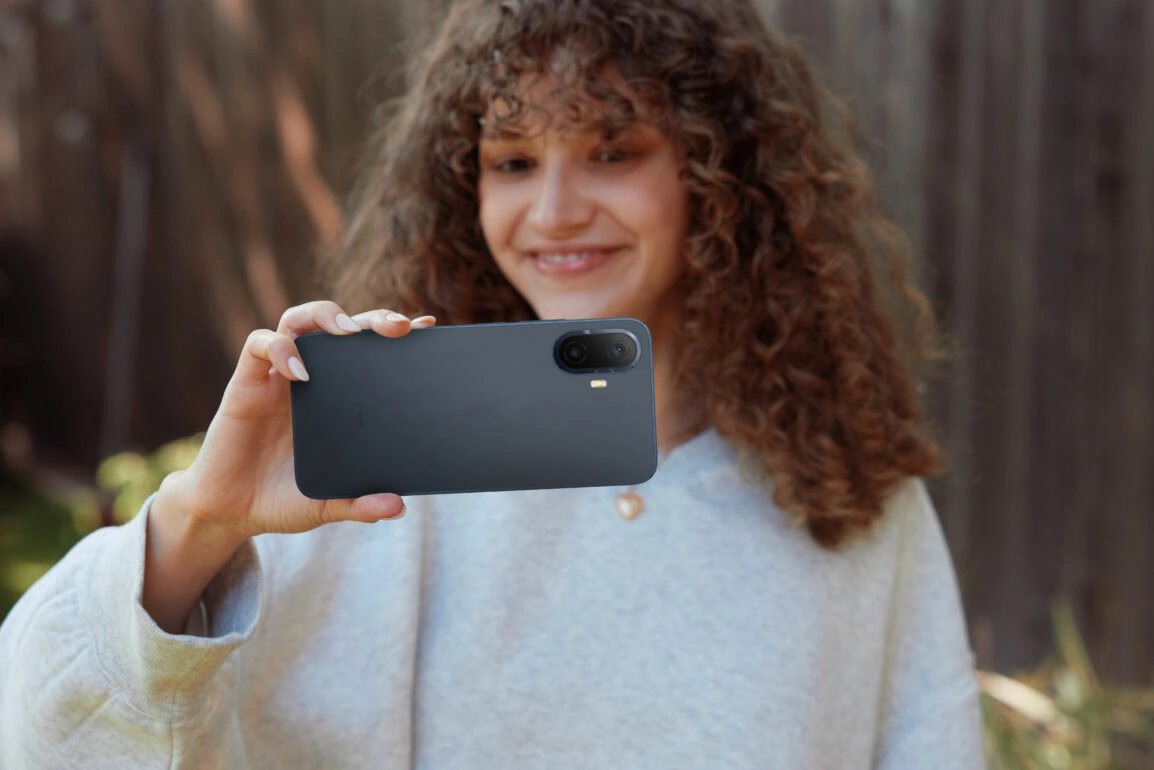 TCL представила новые телефоны, планшет и Wi-Fi 7 роутеры на выставке CES 2026.