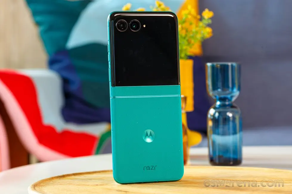 Обзор Motorola Razr 70 / Razr 2026: новый король складных смартфонов