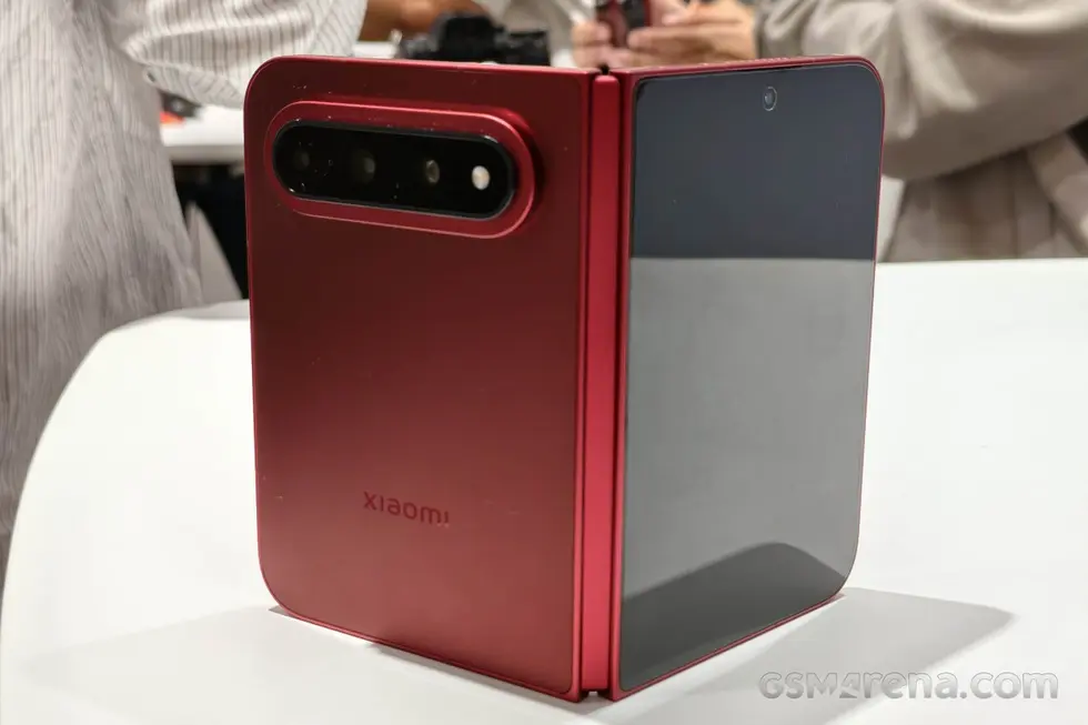 Первый взгляд на Xiaomi 18 Fold