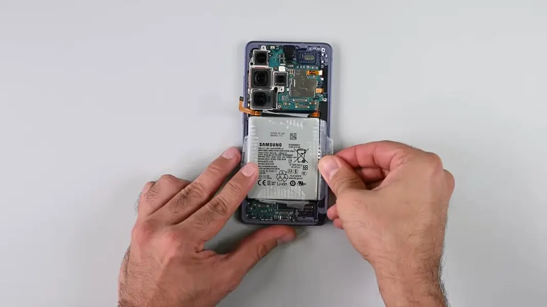 Разборка Samsung Galaxy S26 Ultra: легкая замена аккумулятора, но экран &mdash; настоящий кошмар